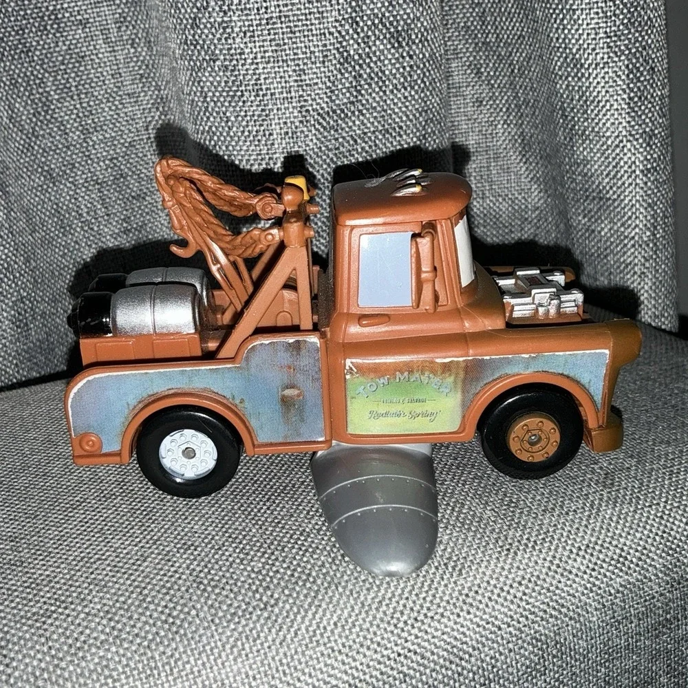 DISNEY PIXAR CARS 2 MATER TAKE FLIGHT BASH 'N' GO TOW MATER MATTEL, 1 Piece ONLY